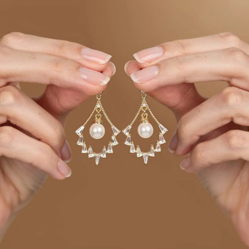 BOUCLES D'OREILLES COURONNE DE CRISTAUX & PERLE