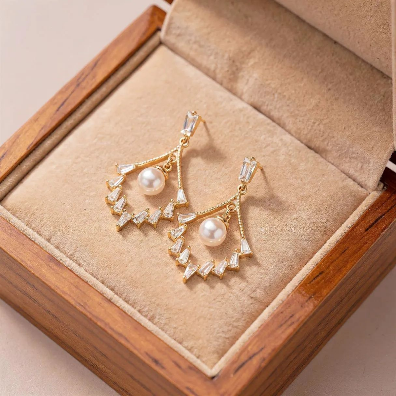 BOUCLES D'OREILLES COURONNE DE CRISTAUX &amp; PERLE