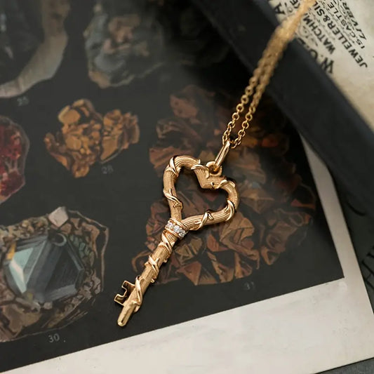 Collier Femme Clé Dorée - Pendentif Vintage au Charme Délicat