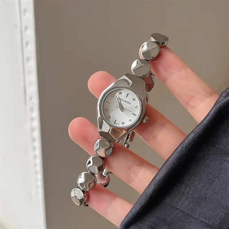 Montre Femme Argentée Élégante - Design Minimaliste Chic