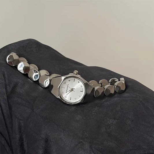 Montre Femme Argentée Élégante - Design Minimaliste Chic